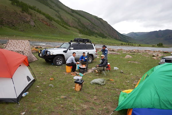 モンゴルでタイメン（アムールイトウ）を釣るためのベースキャンプ