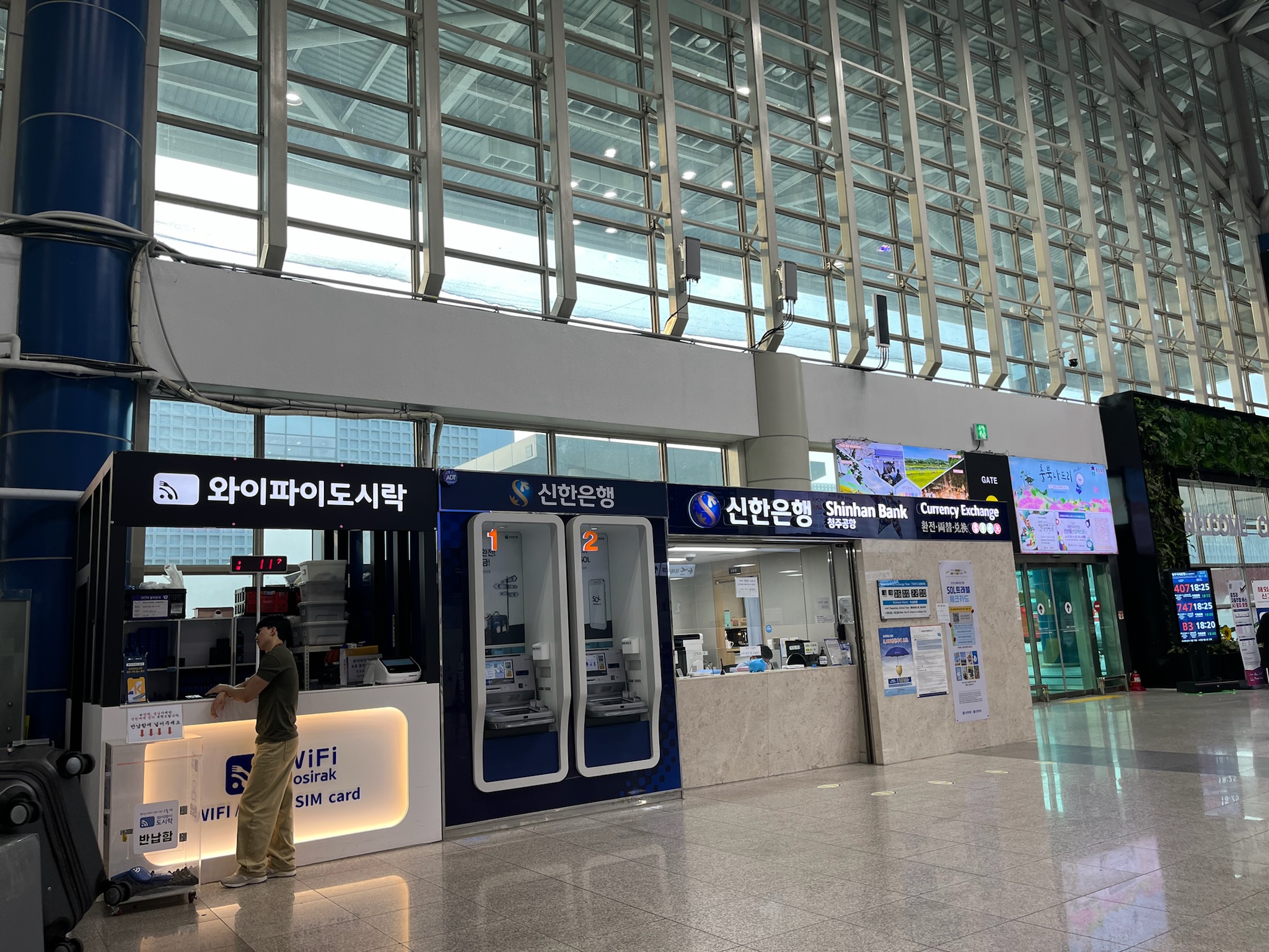 １階にあるSIMカード店