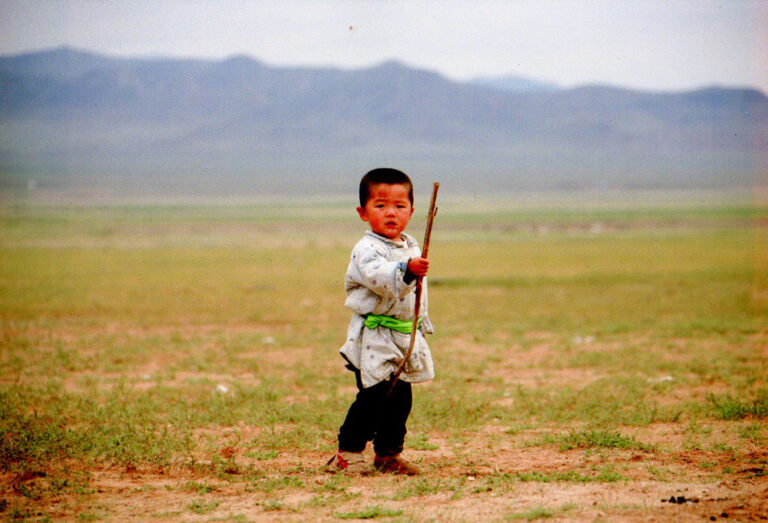 ナランの誕生〜草原での子育て　2006年