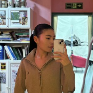 店内で撮りました。パール。