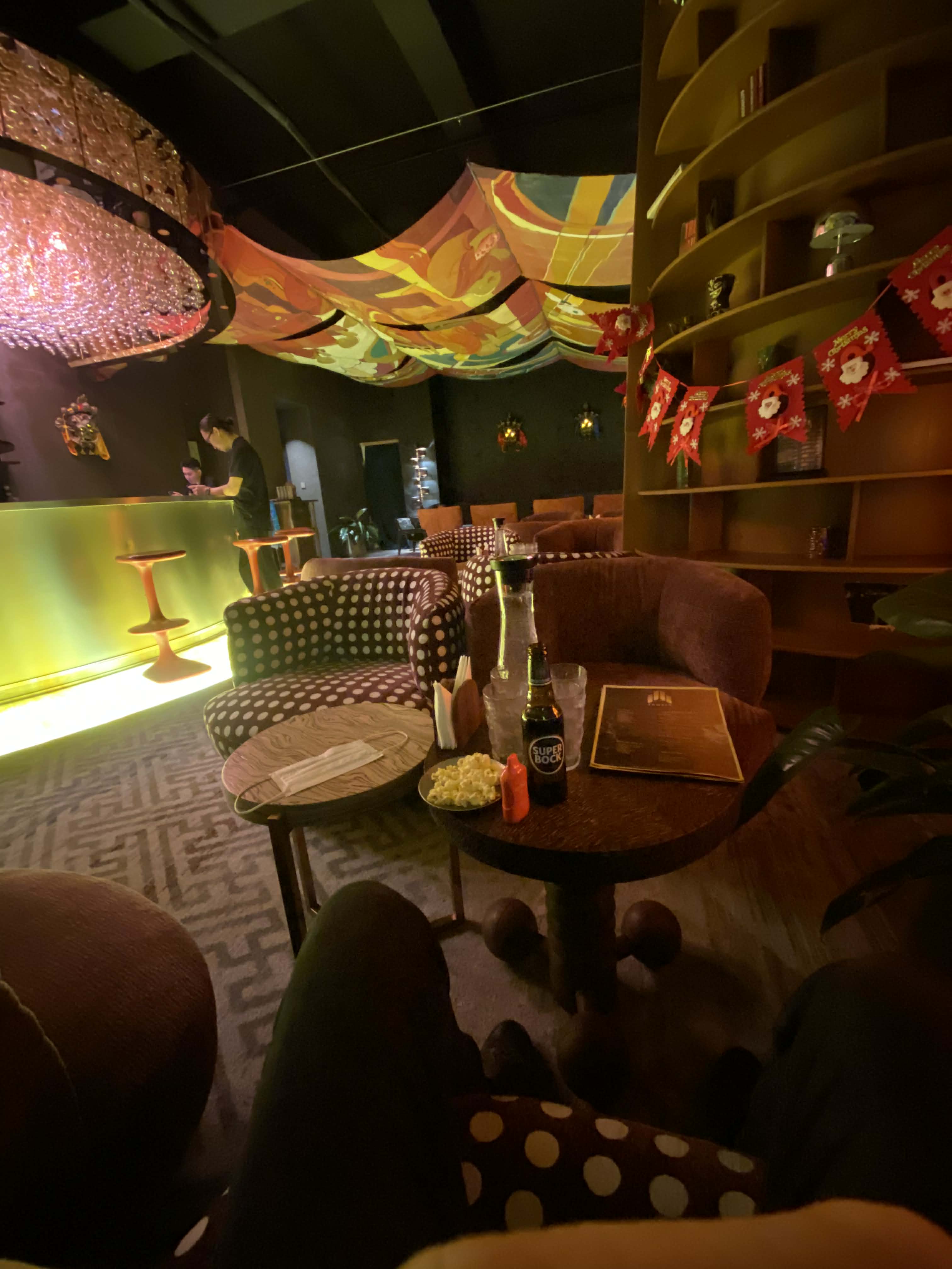 ウランバートルの夜、どこで飲む？カクテル好きにおすすめのTemple Restaurantを現地ガイドに聞く【Q&A】