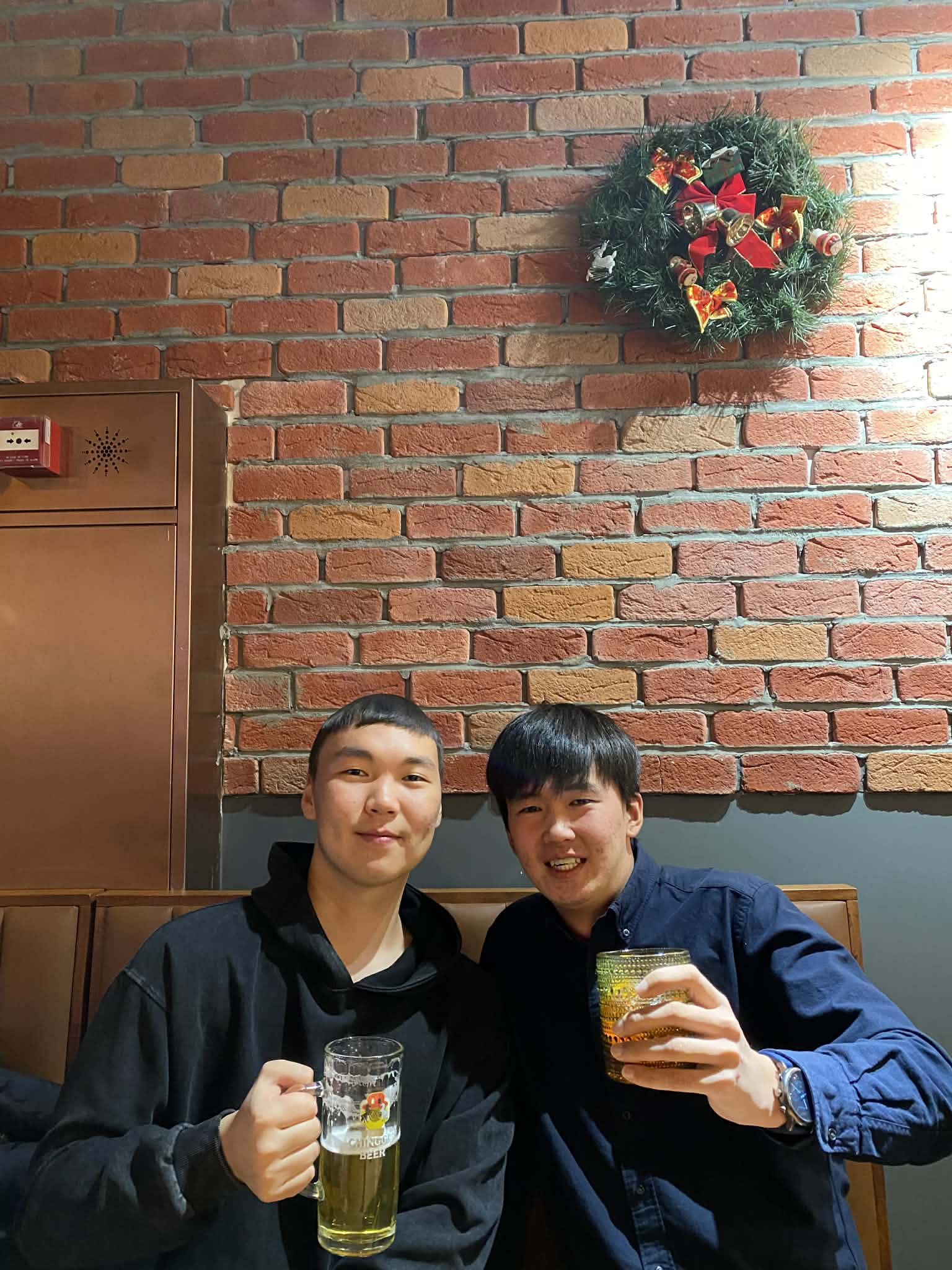 ハカ(左)とマンジ(右)