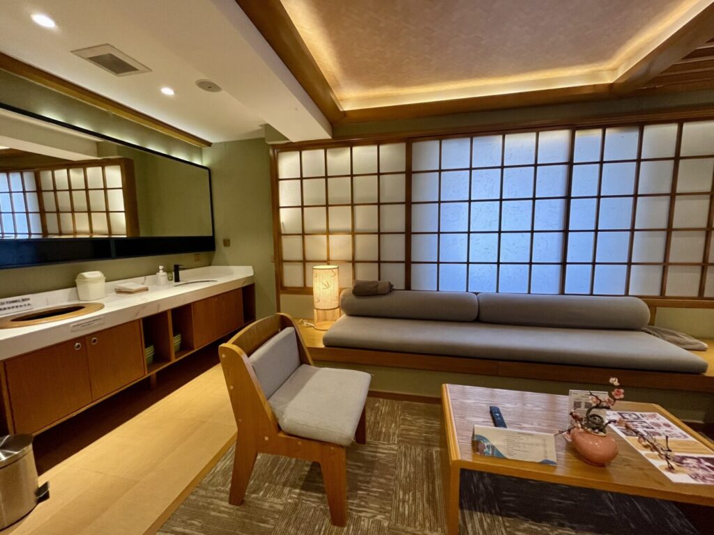 入浴後は、ソファでゆっくりできます。