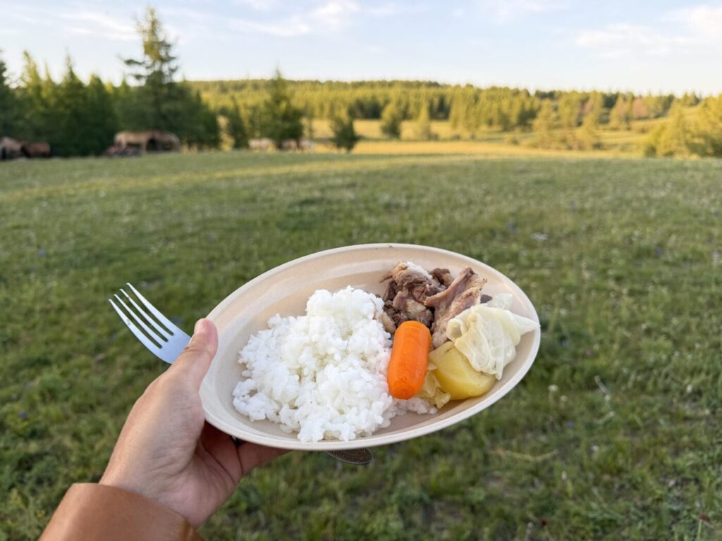 テント泊で食べたホルホグとご飯