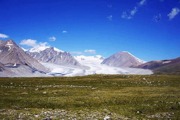 モンゴル最高峰のアルタイタワンボグド