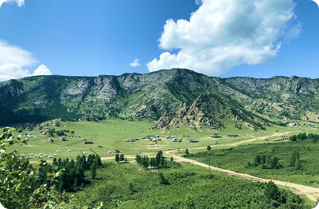 モンゴルの山と草原