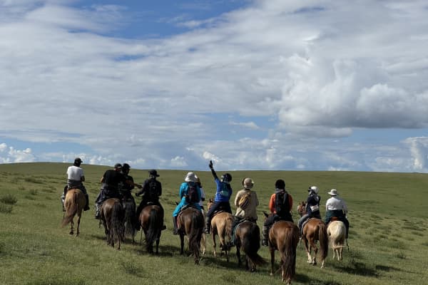 モンゴル乗馬ツアーで保険は必要？落馬や通院に備える海外旅行保険の選び方
