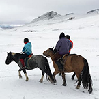 冬の乗馬トレッキング遊牧民ゲル泊ツアー