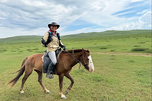 ハラホリンへ乗馬で