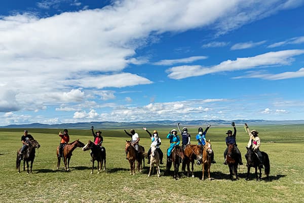【初級者以上】世界遺産ハラホリン＆砂漠を駆ける！長距離乗馬テント泊トレッキングツアー＜6泊7日・7泊8日＞