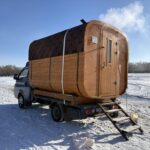 雪原のサウナ車（冬）
