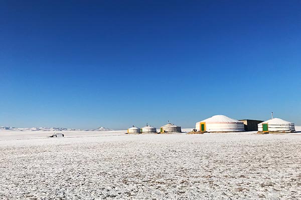 【冬の乗馬】巨大騎馬像を目指す！白銀のモンゴル・ゲル泊乗馬ツアー＜2泊3日〜＞